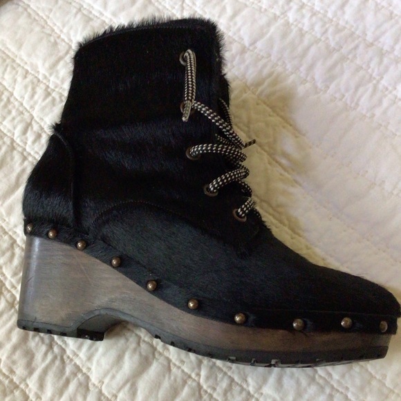 Opening Ceremony
Joelle Studded Lace-Up Leather Bootie 38/8 - Picture 4 of 13